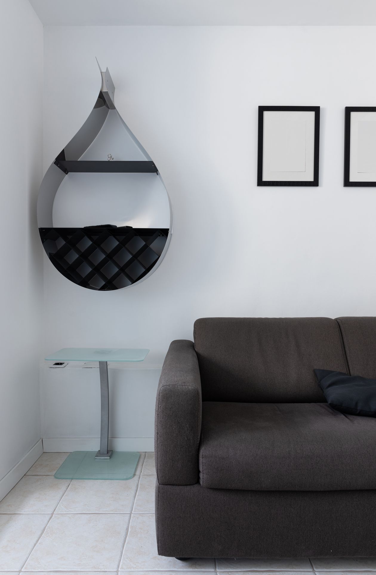 Modern wall decor and wall design ideas with clean lines, light colours and a white modern wall