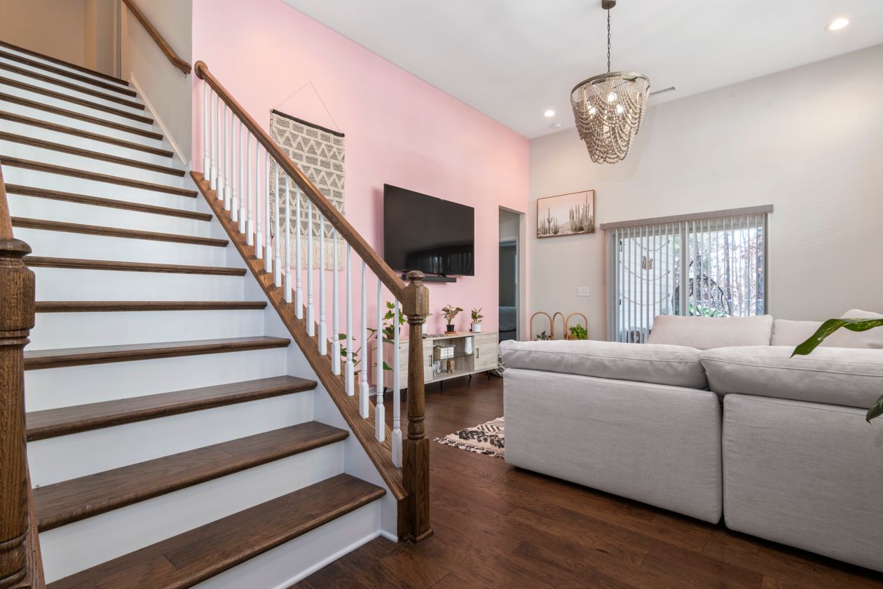 Accent wall decor and wall design ideas giving a room a bold focal point