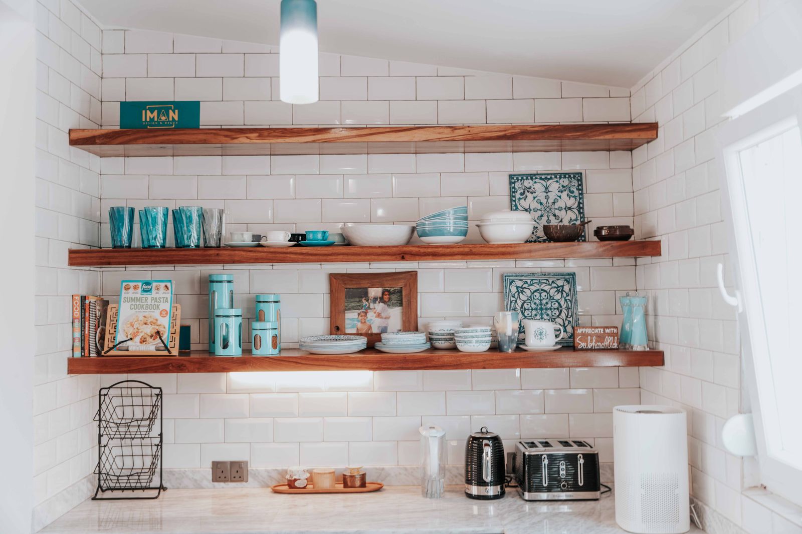 Stylish open shelving kitchen ideas for an airy look