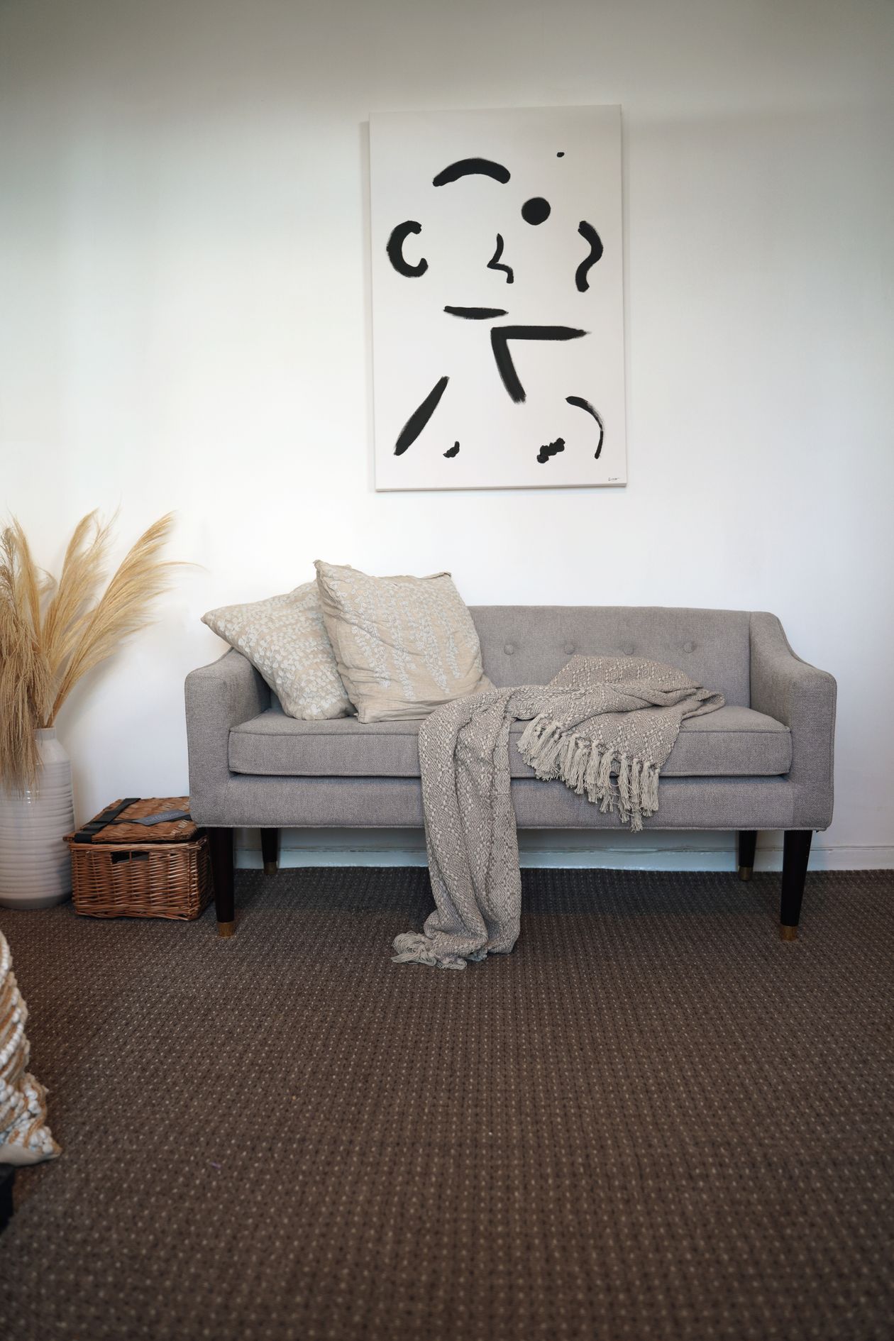 Home wall decor and wall design ideas mixing gallery, living room and bedroom wall styles