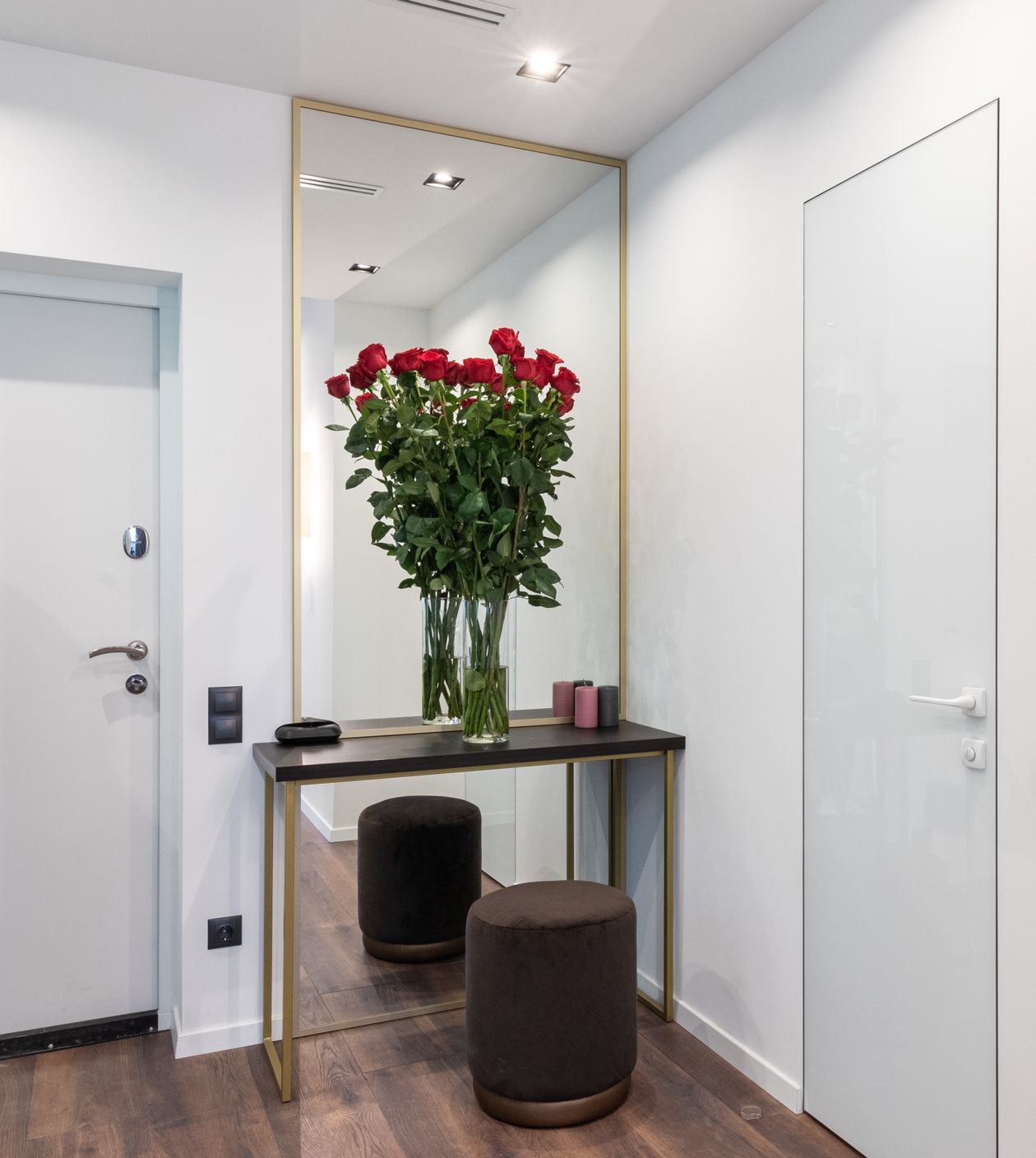 Entryway table decor ideas for a stylish home